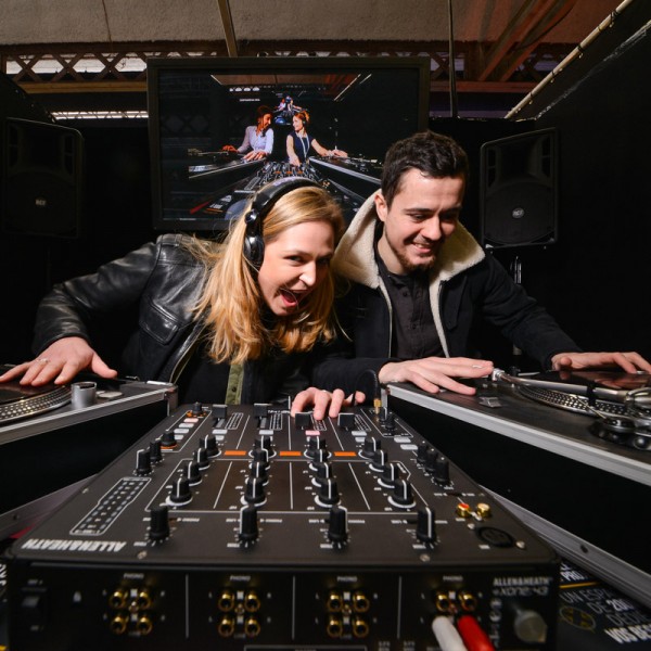 AMAZING DJBOOTH